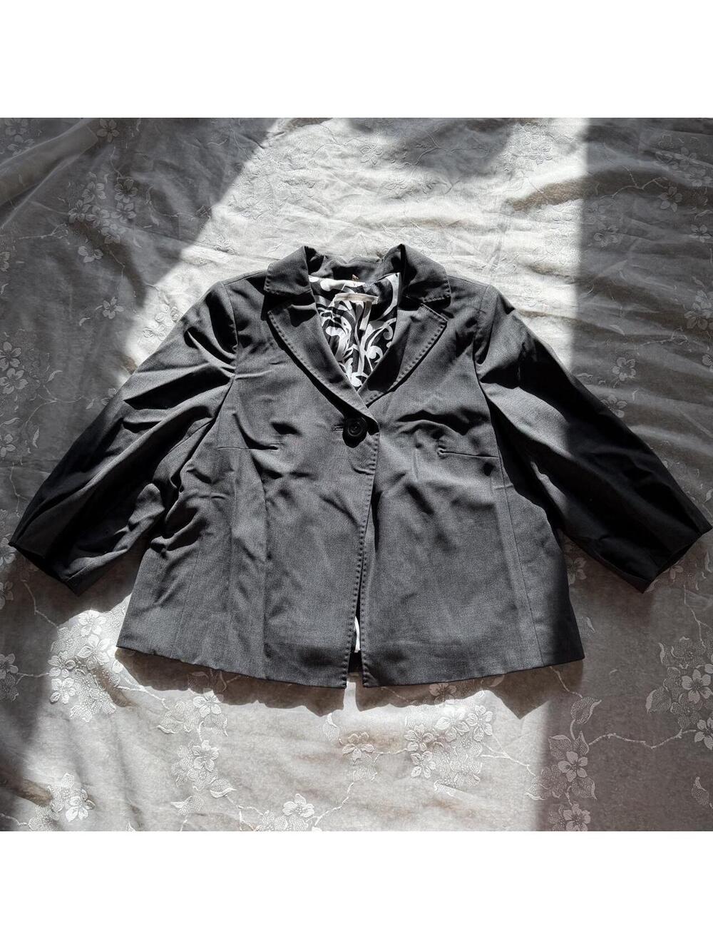 Vintage y2k charcoal grey wool casual blazer with 3 / 4 length sleeves